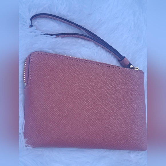 Coach Corner Zip Wristlet Pink #New